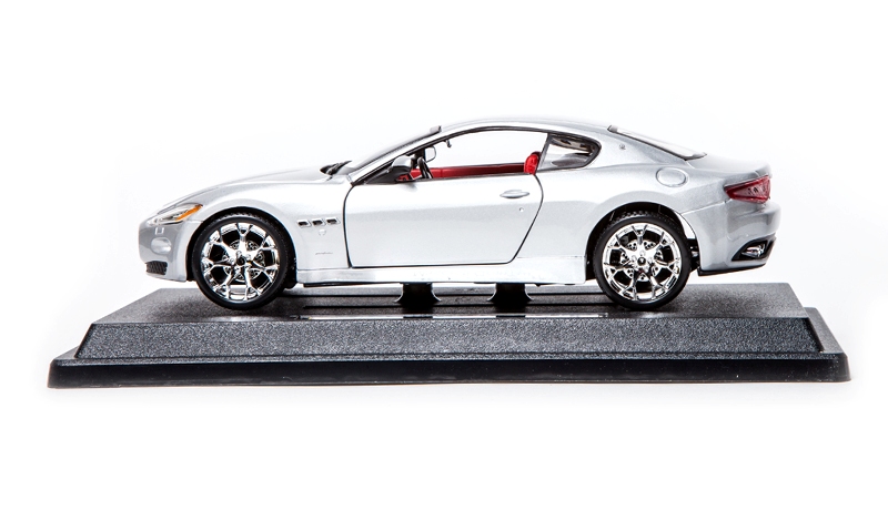 Bburago  Maserati Granturismo 1:24